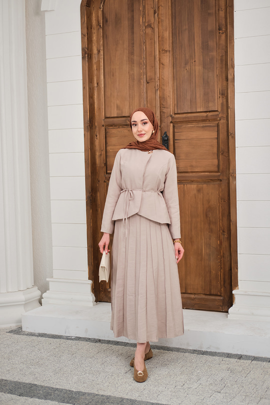 Eteği Pileli Ceketi Yandan Düğmeli Takım Taş