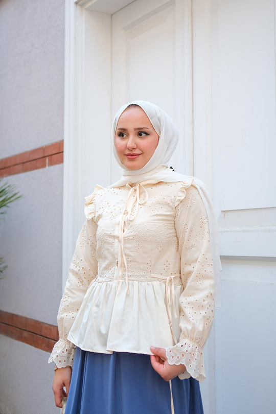 Eteği Pileli Gömlek Krem