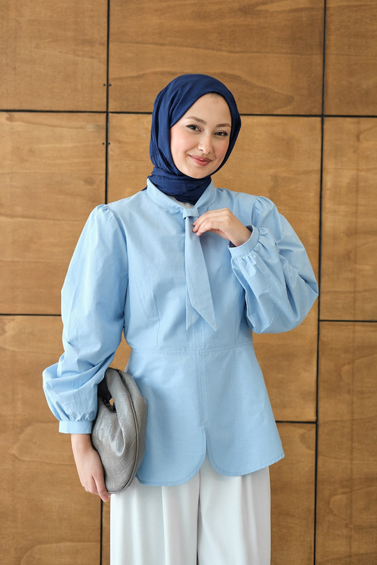 Fular Yaka Detaylı Kısa Gömlek Mavi