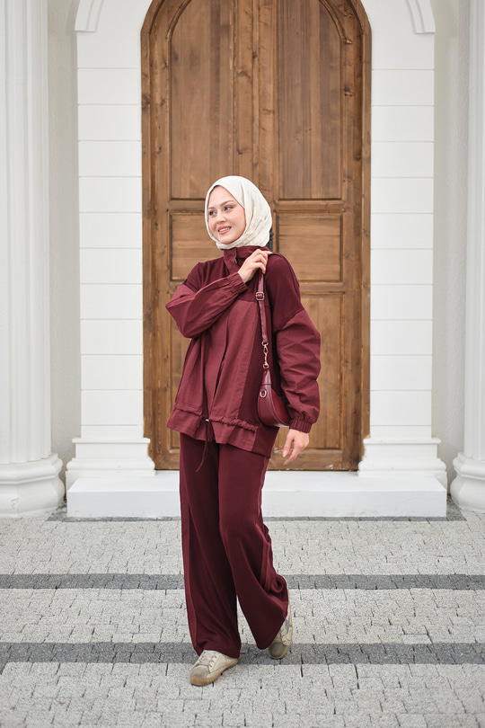 Garni Detaylı Bağcıklı Takım Bordo