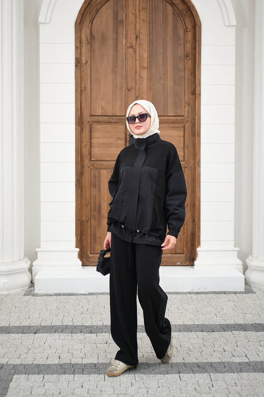 Garni Detaylı Bağcıklı Takım Siyah