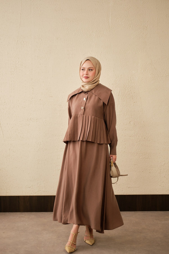 Gemici Yaka Fırfır Detay Takım Kahverengi