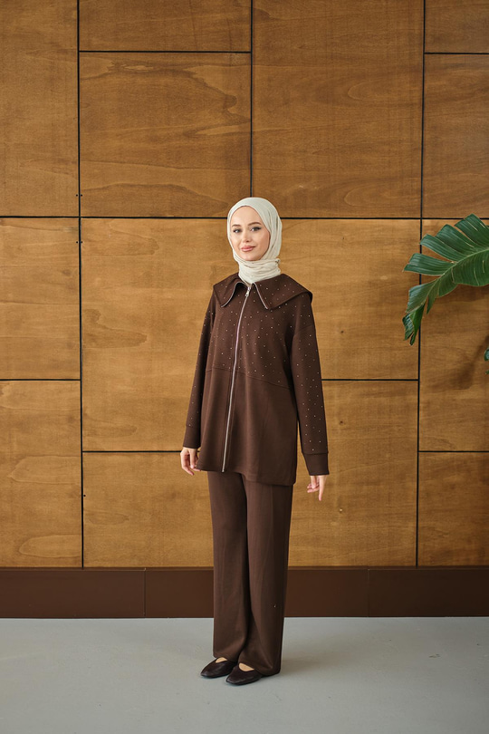 Gemici Yaka Taşlı Takım Kahverengi