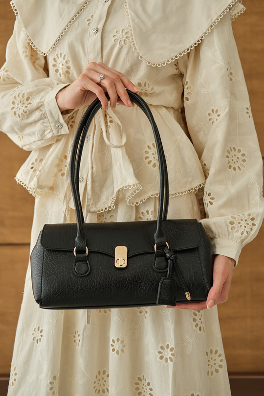 Gold Detay Geniş Çanta Siyah