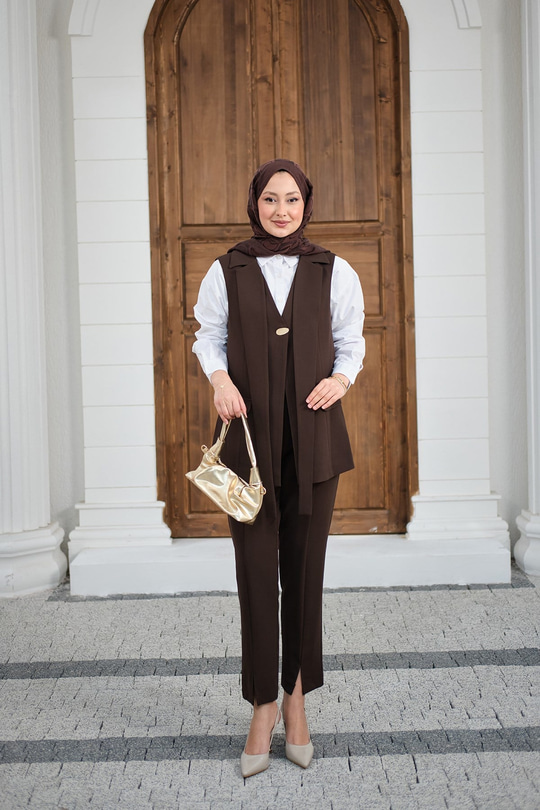 Gold Düğme Detaylı Yelekli Takım Kahverengi