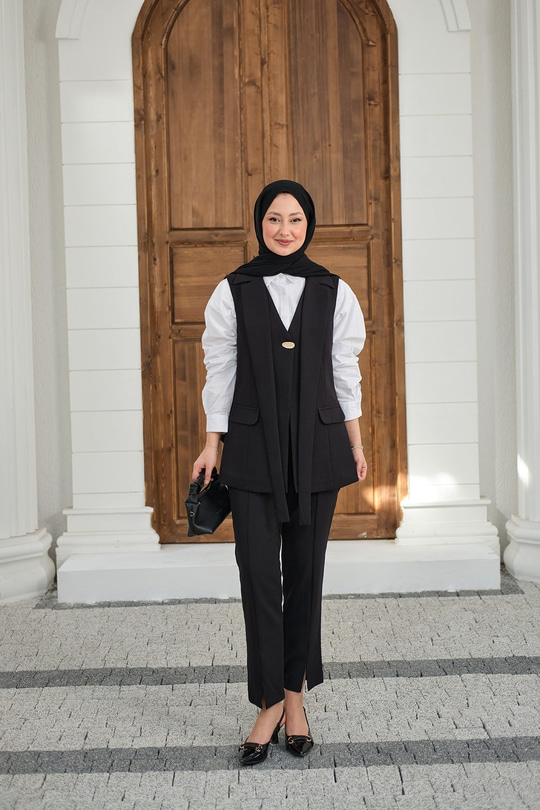 Gold Düğme Detaylı Yelekli Takım Siyah