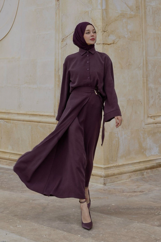 Gold Kemer Detay Dar Kalıp Gömlekli Takım Mürdüm