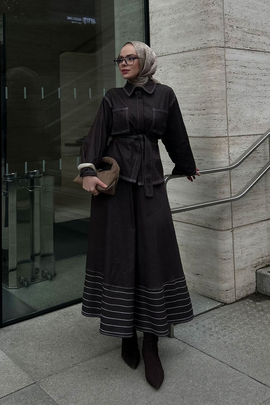 Gömlek Yaka Gizli Düğmeli Nakışlı Çift Cep Etekli Takım Kahverengi