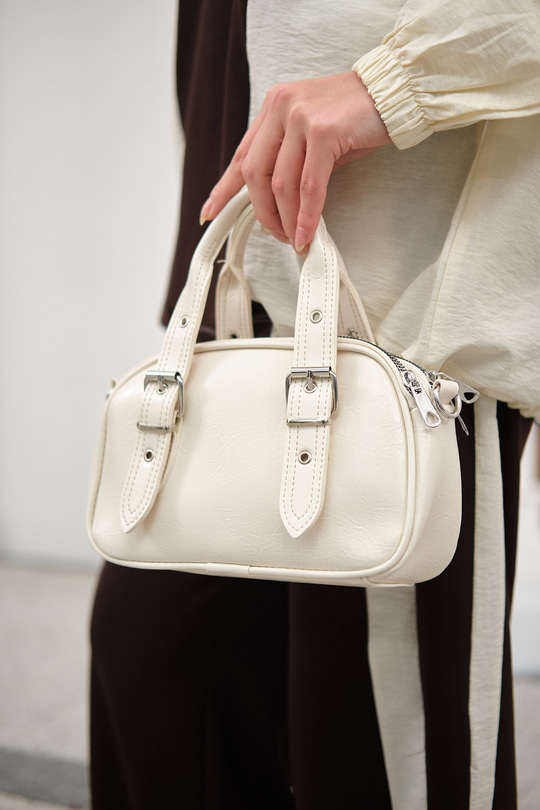 Göz Fermuarlı Saten Çanta Krem