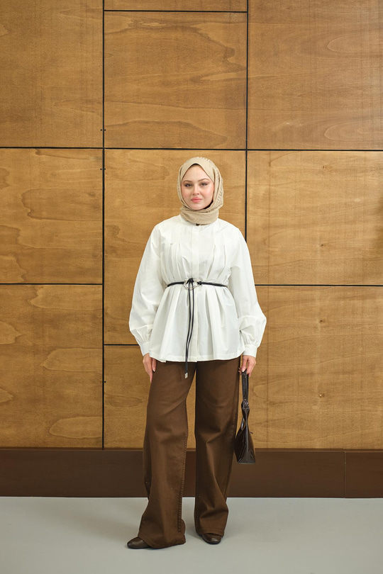 Hakim Yaka Pile Detay Çiçek Düğmeli Deri İp Kemerli Regular Poplin Gömlek Beyaz