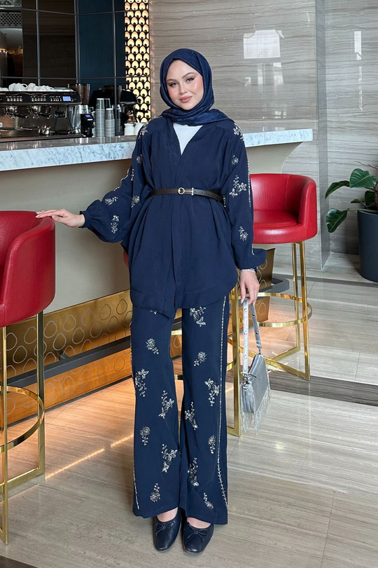 İşlemeli Kemerli Takım Lacivert
