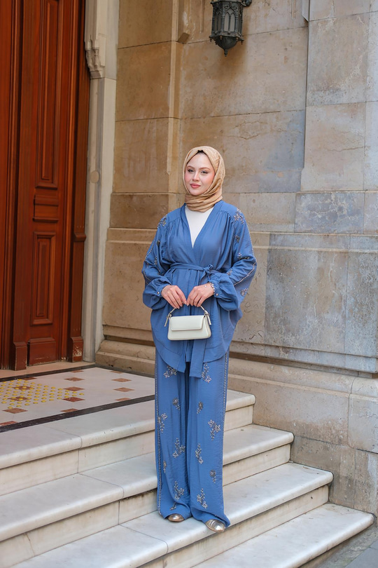 İşlemeli Kemerli Takım Mavi