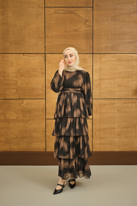 Kat Kat Dökümlü Şifon Elbise Siyah