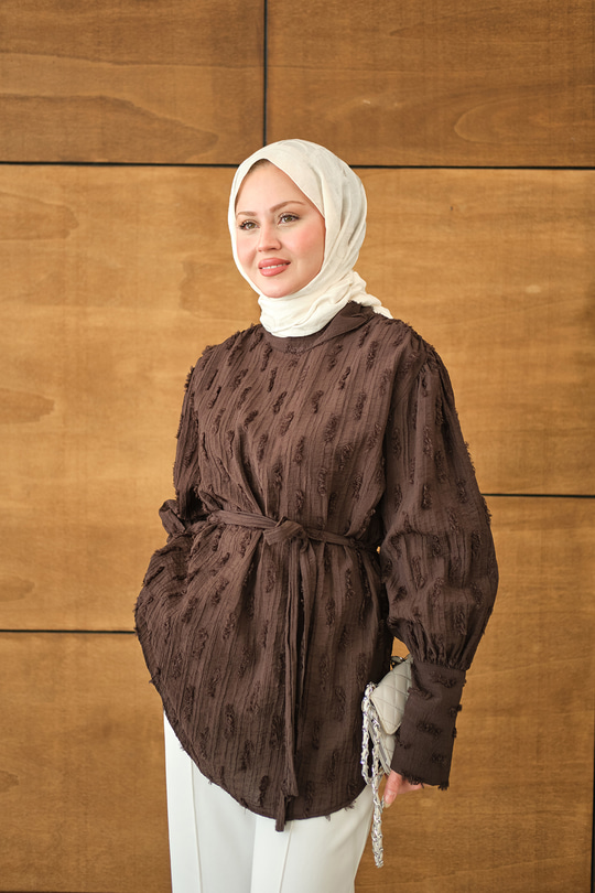 Kendinden Desenli Bel Bağlamalı Tunik Kahverengi