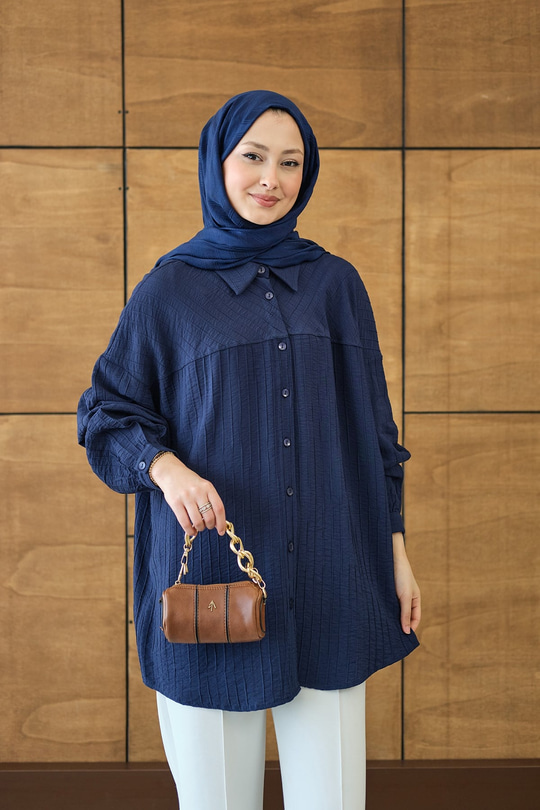 Kendinden Desenli Biyeli Gömlek Lacivert