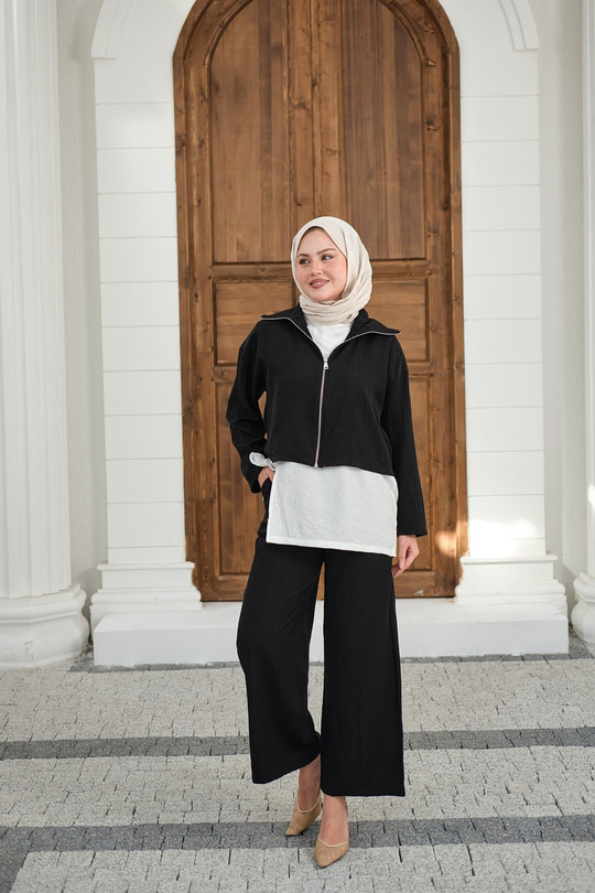 Kendinden Desenli Üçlü Takım Siyah