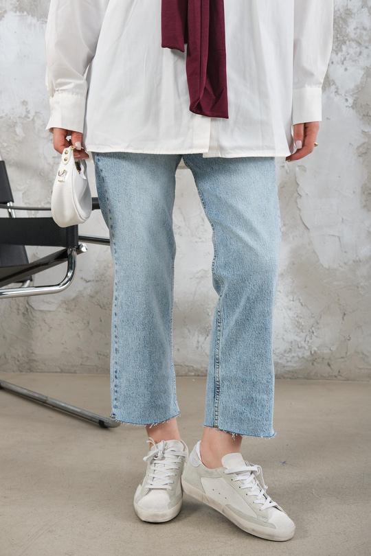 Kesik Paça Detay Kot Pantolon Buz Mavi