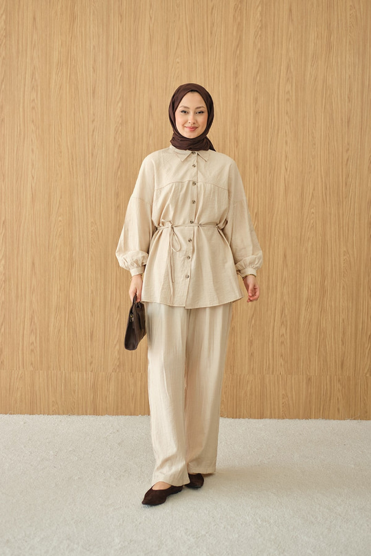 Kırışık Desen Bel Bağlamalı Gömlek Yaka Takım Krem