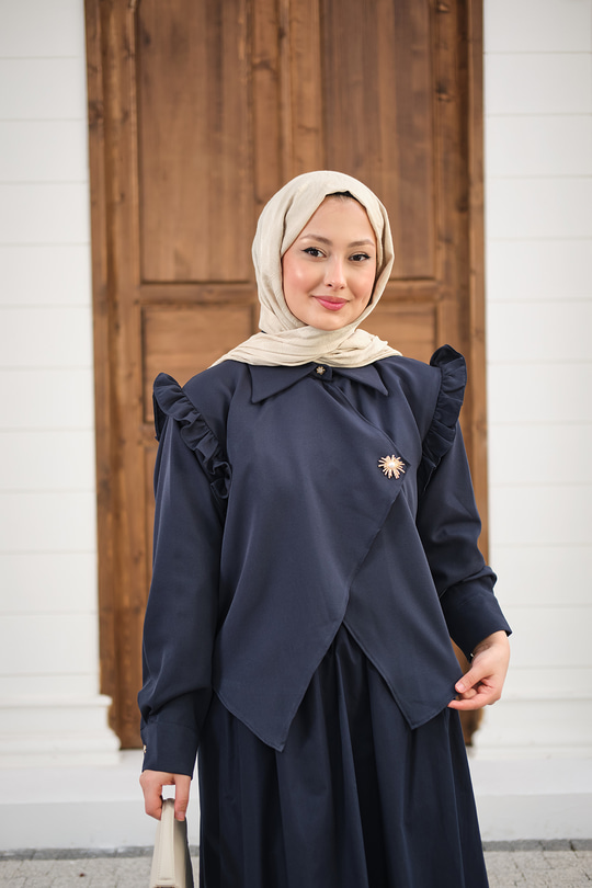 Kol Büzgülü Broş Detay Gömlek Lacivert