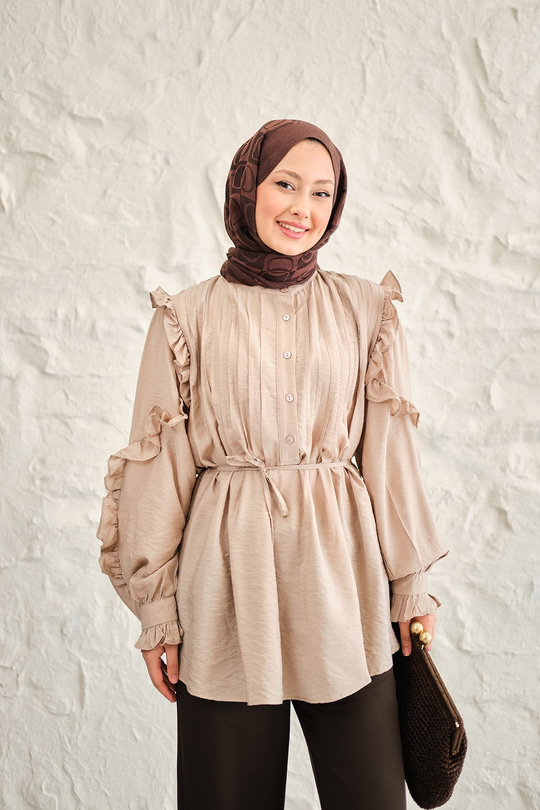Kolları Nervurlu Önü Pileli Gömlek Bej