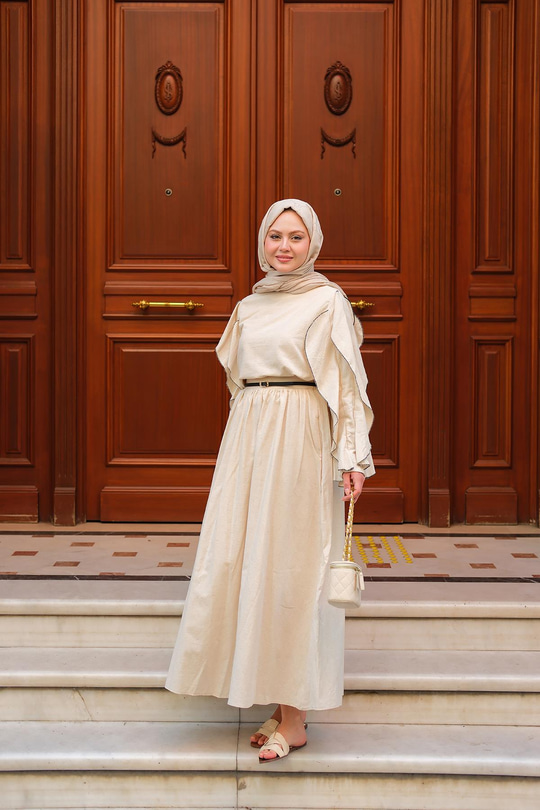 Kolları Süs Dikişli Takım Krem