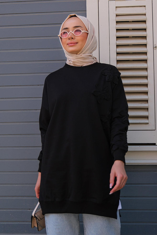 Kolları ve Önü Papatya Nakışlı Tunik Siyah