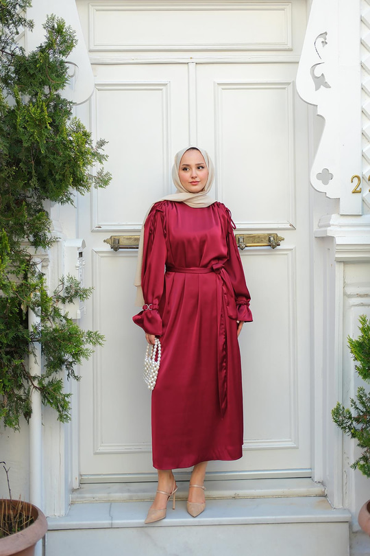 Kolu Lastik Aksesuarlı Elbise Bordo