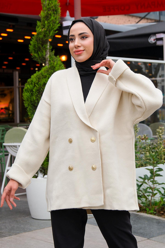 Kruvaze Yaka Gold Düğmeli Kalın Hırka Beyaz