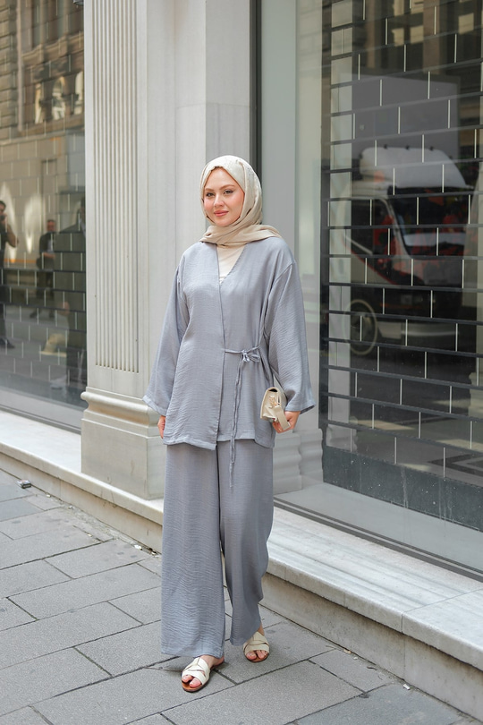 Kruvaze Yaka Takım Gri