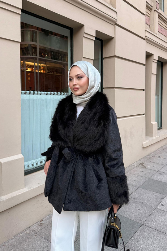 Kürk Detay Bel Bağlamalı Kısa Kaban Siyah