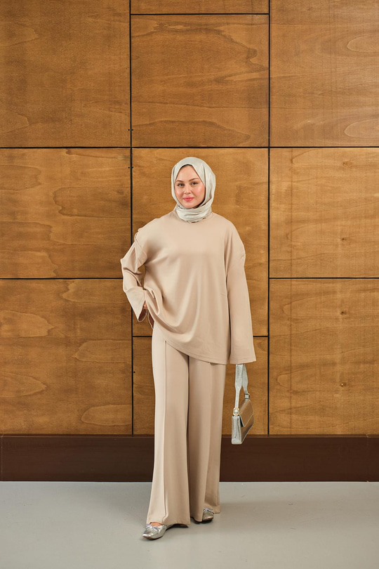 Omuz Vatkalı Takım Krem