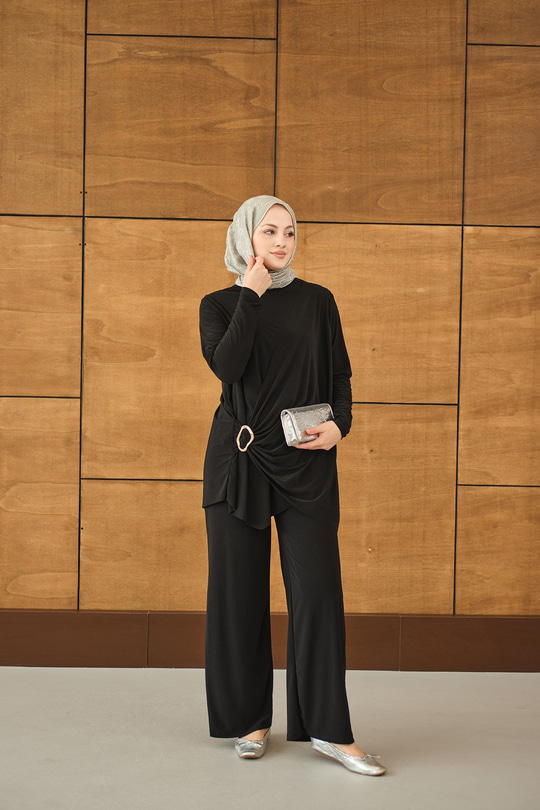 Ön Bağlamalı Süs Detay Takım Siyah