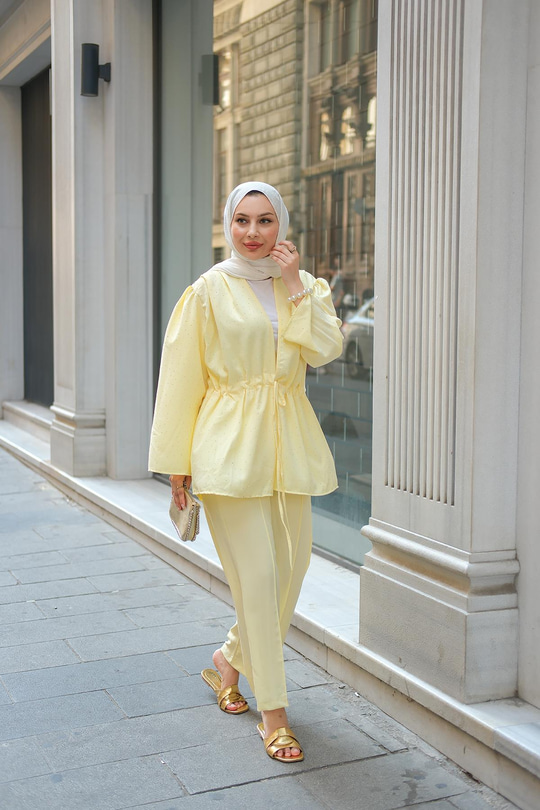 Ön Bağlamalı Taş Detay İkili Takım Sarı