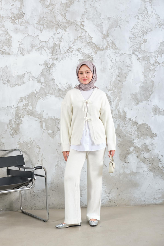 Ön Bağlamalı Triko Takım Bej