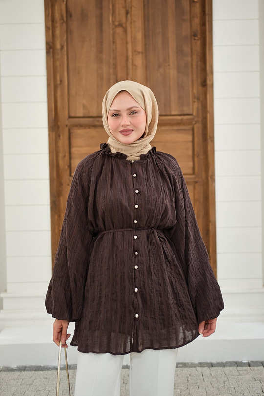Önü Britli Simli Büzgülü Gömlek Kahverengi