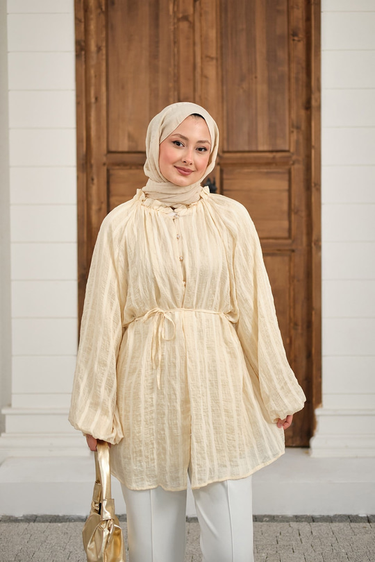 Önü Britli Simli Büzgülü Gömlek Krem