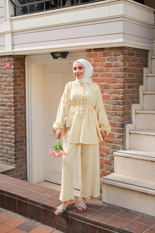 Önü Düğme Detaylı İkili Takım Sarı