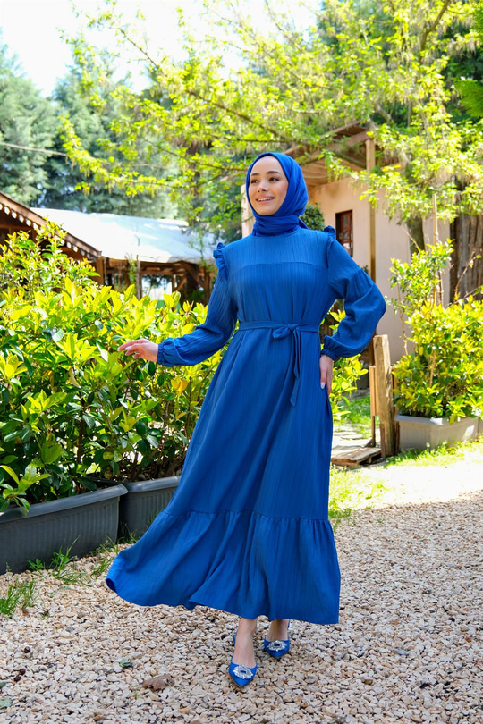 ONU FIRFIR DETAY KENDINDEN DESENLI ELBISE INDIGO MAVI