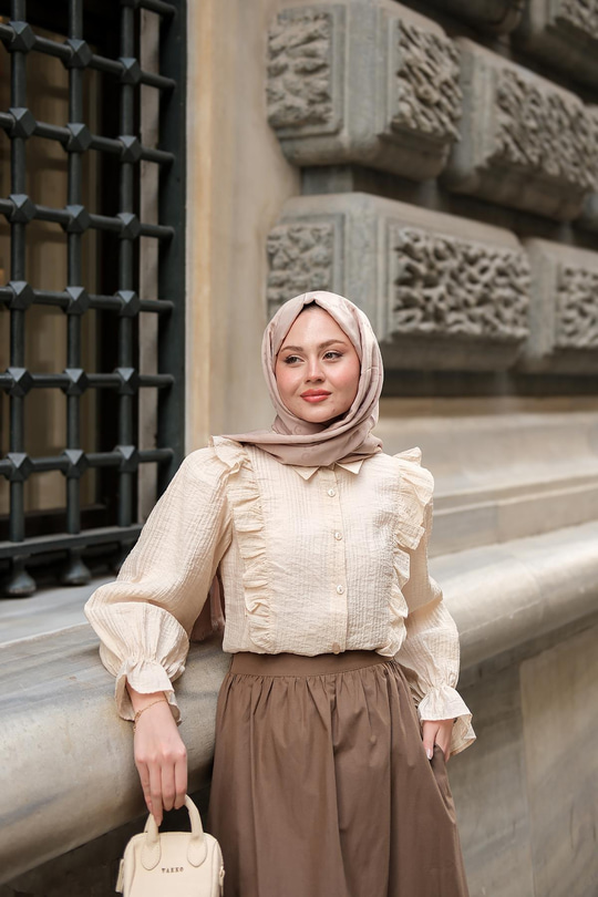 Önü Fırfır Detaylı Keten Gömlek Krem