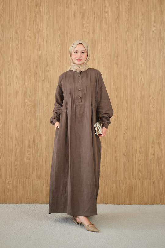 Önü Nervurlu Bisiklet Yaka Keten Elbise Kahverengi