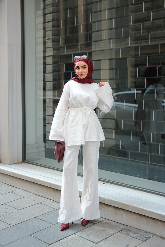 Önü Parça Detaylı Takım Beyaz