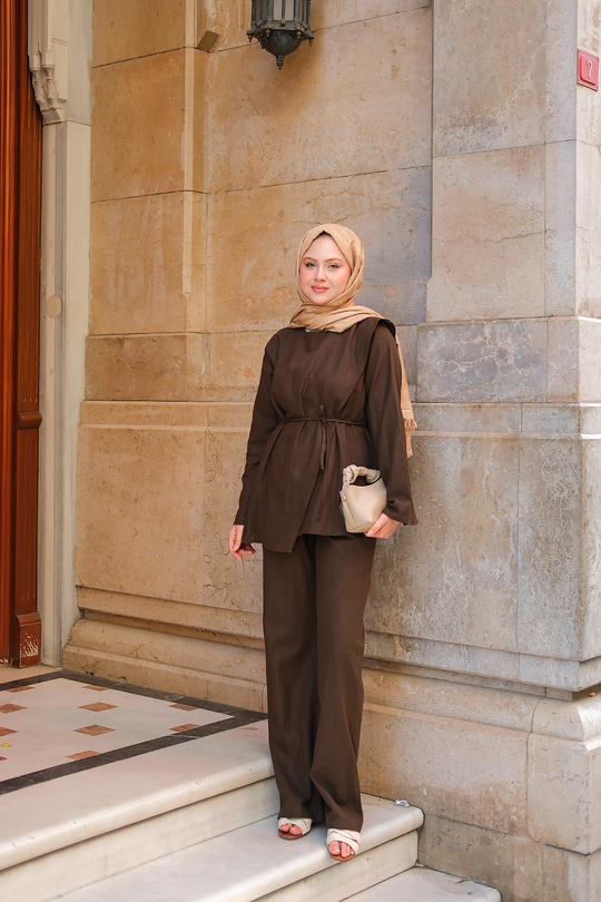 Önü Parça Detaylı Takım Kahverengi