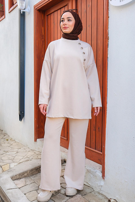 Paça Ve Omuz Detaylı Düğmeli İkili Takım Krem