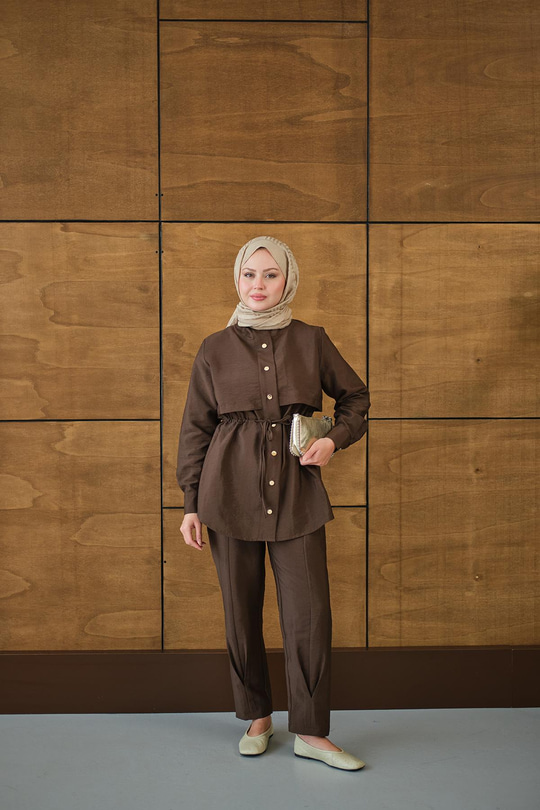 Parça Detaylı Beli Tünelli Takım Kahverengi