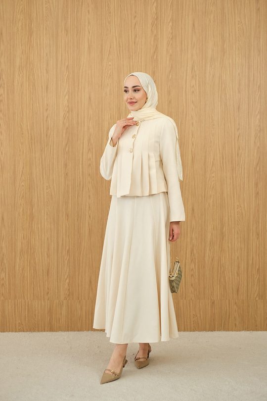 Pile Detaylı Gold Düğme Detay Etekli Takım Krem