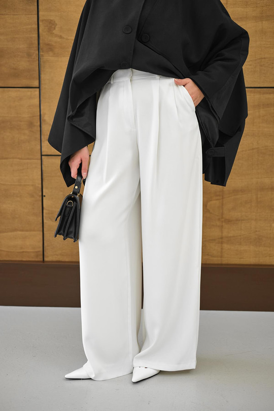 Pileli Düz Paça Pantolon Beyaz