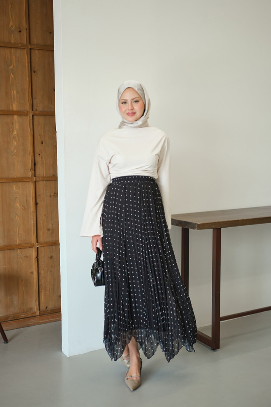 Puantiye Detay Yan Bağcık Şifon Etek Siyah