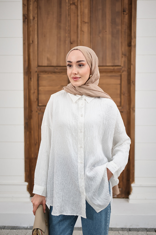 Pul Detaylı Kendinden Desen Gömlek Beyaz