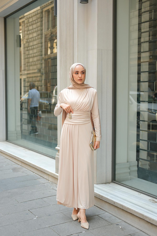 Rosey Bronşlu Elbise Krem