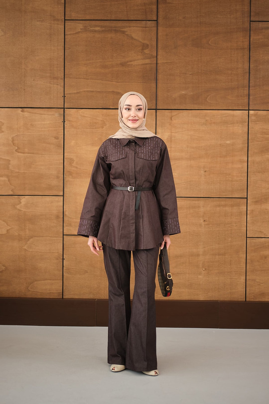 Sıra Boncuk Detaylı Pileli Takım Kahverengi